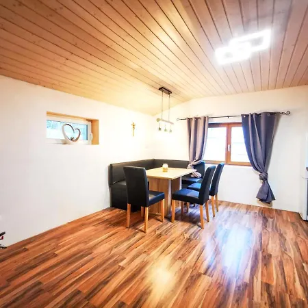 Alpenchalet Dona 公寓